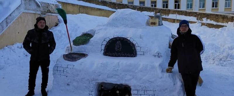 Воспитанникам бакальского детского дома вручили награду за лучшую скульптуру из снега 