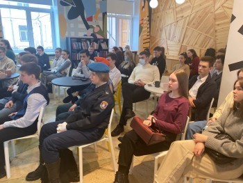 «Ответил на вопросы»: глава Саткинского района Александр Глазков пообщался с представителями молодого поколения 
