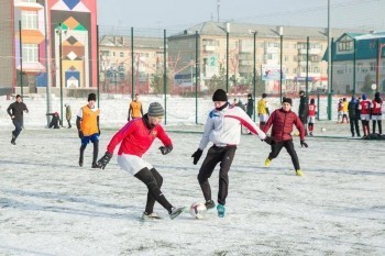 В Сатке стартовали 14-й зимний открытый чемпионат и районное первенство по мини-футболу 