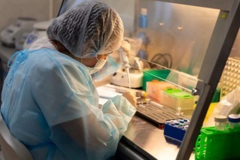 В связи со стремительным распространением «омикрона» в Сатке усилена работа медицинской лаборатории  