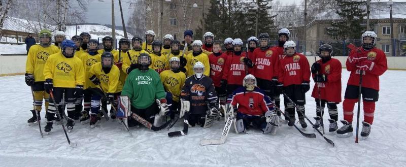 «Уехали с награждения»: саткинская хоккейная команда «Тигры» выразила недовольство организацией игры в Миньяре 