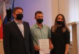 «С новосельем!»: молодым семьям из Саткинского района вручили жилищные сертификаты 