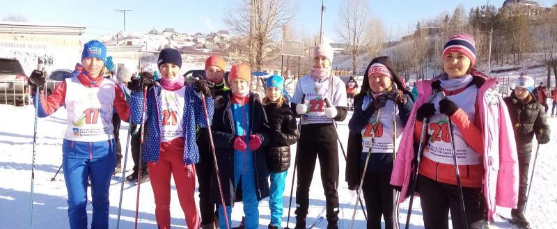 «Лыжня и солнце... и медали!»: десятки лыжников приняли участие в соревнованиях, которые состоялись в Сатке 
