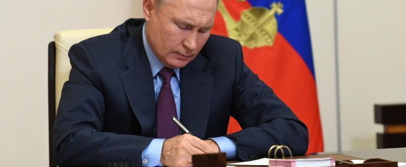 «Цены, зарплаты, поддержка»: президент России Владимир Путин подписал указ о мерах по обеспечению стабильности