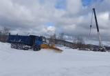«А он не знал и падал...»: в Саткинском районе продолжается борьба со снегом 