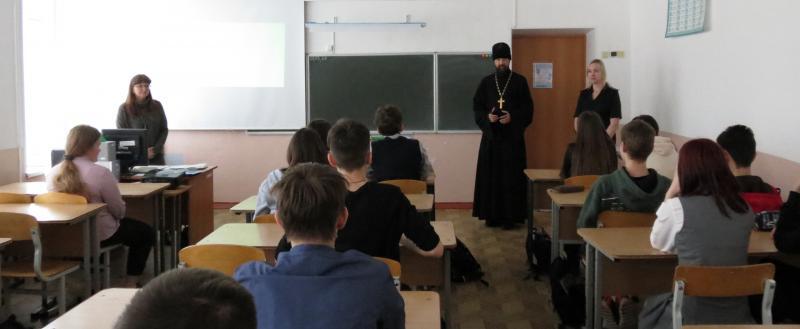 «Ребята, это очень важно!..»: полицейские и общественники Саткинского района пообщались со школьниками 