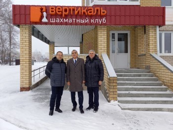 «Поговорили о сотрудничестве»: в Сатке побывал представитель Международной шахматной федерации Смбат Лпутян  