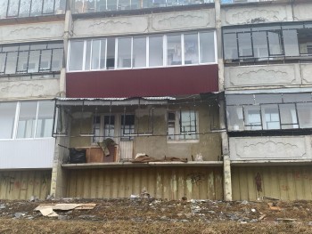 В Западном микрорайоне Сатки разрушился балкон 