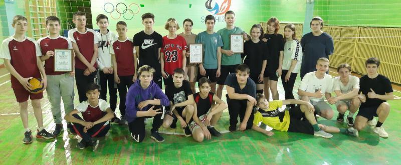  «Встреча в спортзале»: бакальские школьники приняли участие в волейбольном турнире 