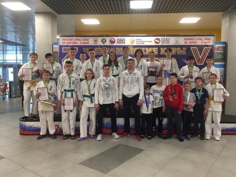 Саткинские каратисты завоевали 19 медалей на международных соревнованиях 