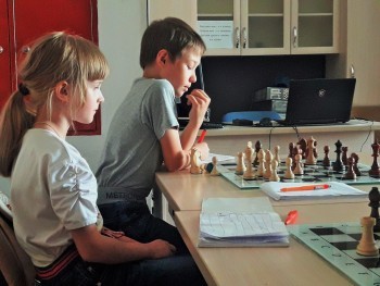 В Сатке назвали победителей конкурса поделок «Волшебный мир шахматного творчества»