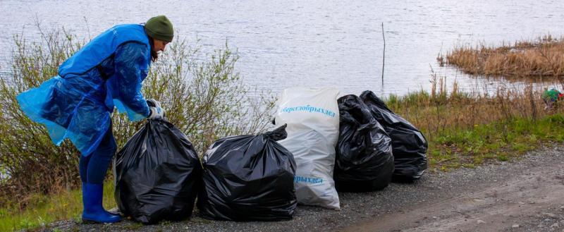 «Намусорили»: с береговых полос водоёмов Саткинского района было собрано более 150 мешков отходов 