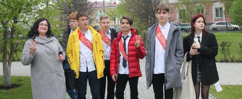 Более тысячи школьников Саткинского района сегодня празднуют Последний звонок 