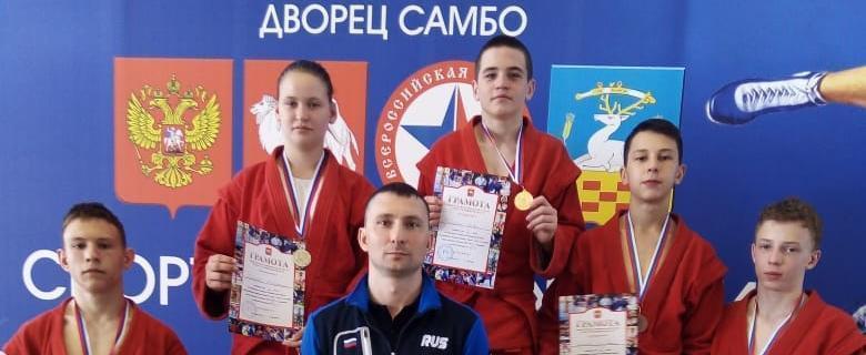«Домой - с наградами»: самбисты из Саткинского района завоевали медали на «Олимпийских надеждах Южного Урала»