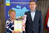 «Оперативно действовала при ЧП»: вахтёр саткинского дворца культуры Надежда Долотова получила награду 