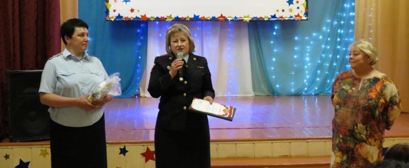 Полицейские Саткинского района поздравили воспитанников детского дома с праздником 