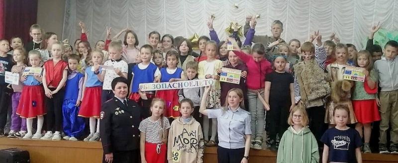 «Гости в погонах»: полицейские рассказали саткинским школьникам о правилах безопасности дорожного движения 
