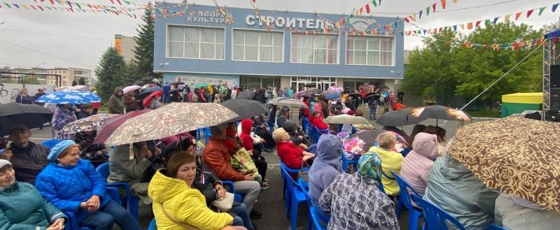 «Что нам дождик проливной?!»: Саткинский район отметил День России песнями, танцами и автопробегом   