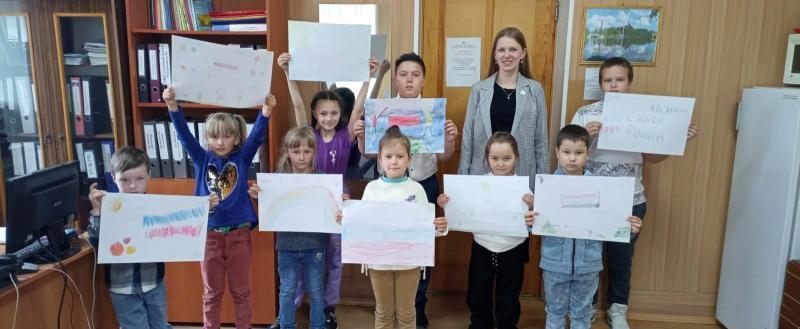 Дети сотрудников ОМВД России по Саткинскому району приняли участие в конкурсе рисунков 