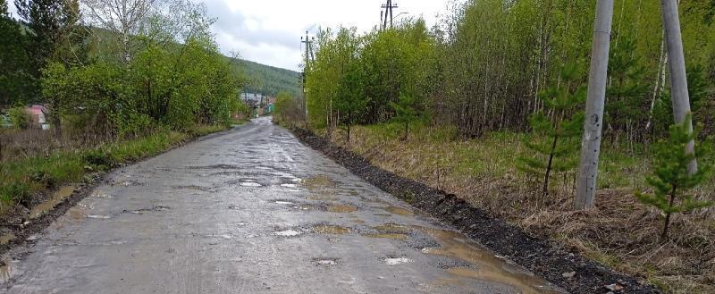 «Яма на яме!»: садоводы Саткинского района продолжают настаивать на ремонте дороги 