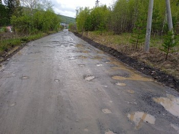 «Яма на яме!»: садоводы Саткинского района продолжают настаивать на ремонте дороги 