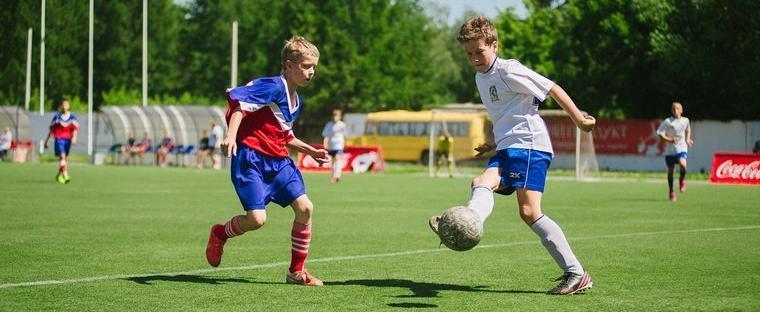 «Лето, поле и голы»: 47 команд будут бороться за победу на региональных соревнованиях по футболу «Кожаный мяч»