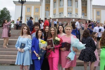 «Дипломы вручены!»: в саткинском медицинском техникуме состоялось вручение дипломов 