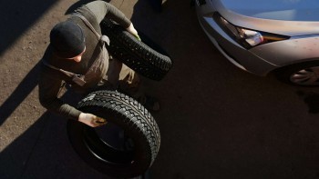  «Открыл гараж и вынес стройматериалы, инструменты и зимнюю резину»: полицейские Саткинского района раскрыли кражу 