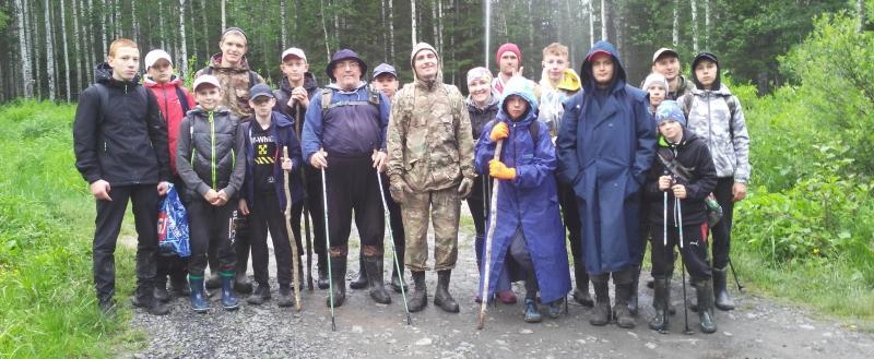 «Дорогу осилит идущий»: жители Саткинского района, увлекающиеся пешим туризмом, преодолели 50 километров 