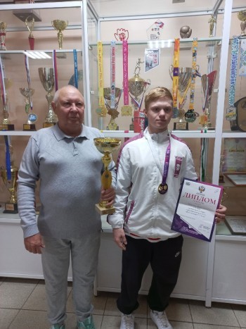 Житель Саткинского района Егор Горбушин завоевал «золото» на Спартакиаде по боксу