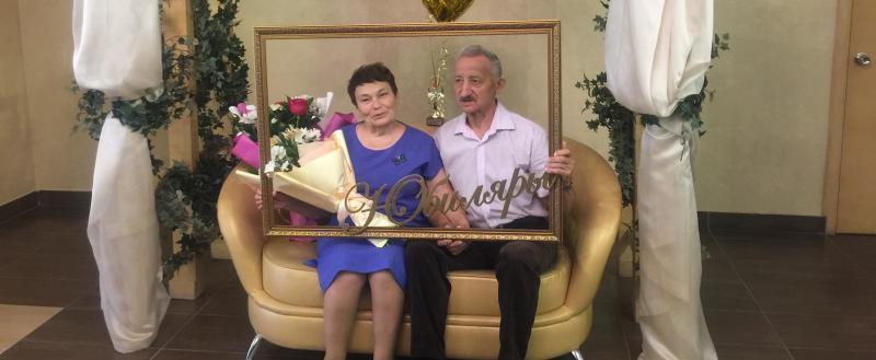 Сегодня в Сатке состоялось чествование супругов Староверовых, которые поженились ровно 50 лет назад 
