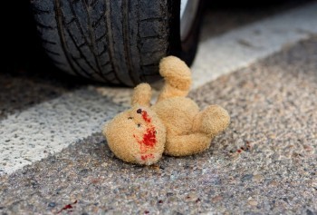 «Малыш на проезжей части»: в Сатке на улице Больничной водитель сбил 3-летнего ребёнка 
