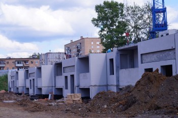 «Новости со стройплощадки»: в Бакале завершается возведение первых этажей десятиэтажных домов 