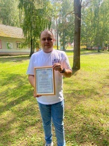  Директор лагеря «Уралец» Михаил Захаренко получил благодарственное письмо от депутаты Госдумы