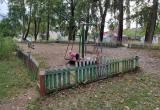 «Аллея пустует долгие годы»: бакальцы пожаловались губернатору на устаревшие детские площадки