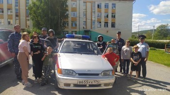 «Разговор о службе»: представили вневедомственной охраны встретились с школьниками Саткинского района 