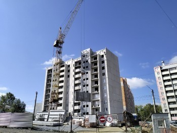 Фотофакт: возведение двух десятиэтажных домов в Бакале идёт полным ходом 