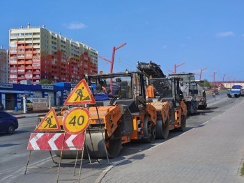 В Сатке на улице Пролетарской продолжается ремонт дорожного покрытия 