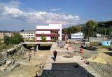 «Новости со стройплощадок»: в Бакале продолжается возведение моста, детской площадки и торгового комплекса 