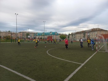  «Впереди – волейбол и баскетбол»: спартакиаду на Кубок главы Саткинского района продолжили футбольные матчи 