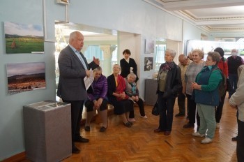 «Меня часто критиковали...»: Почётный гражданин Сатки Владимир Садырин пообщался с посетителями своей фотовыставки 