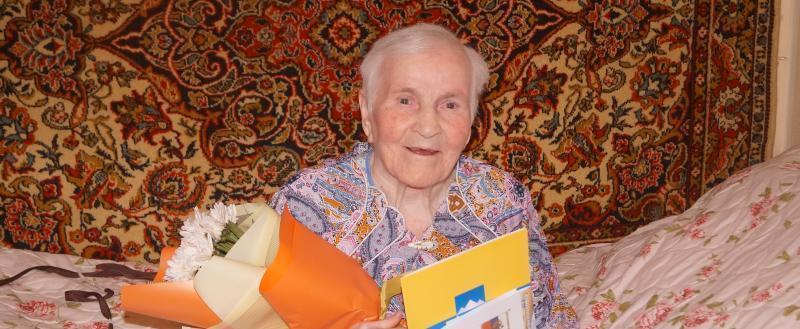 Сегодня жительница Бакала, труженица тыла Мария Курчатова принимает поздравления с 95-летием 
