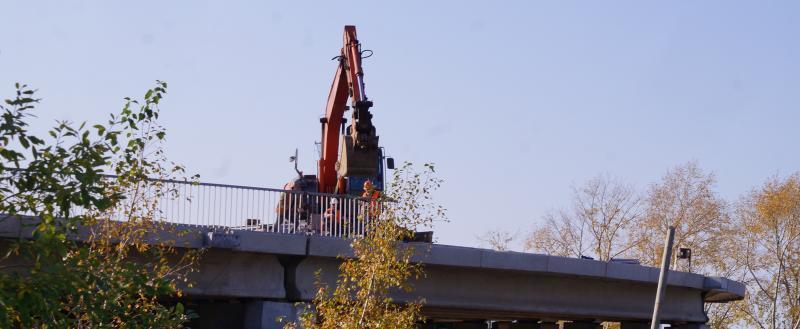 «Да будет мост!»: в Бакале уверенными темпами продолжается строительство путепровода 