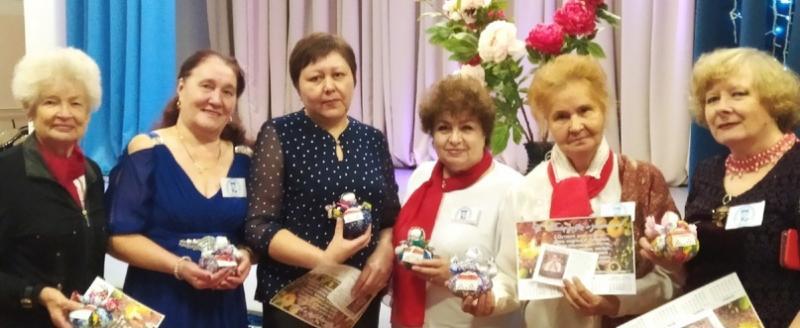 «С праздником!»: сегодня жители Саткинского района и всей нашей страны отмечают День пожилого человека 