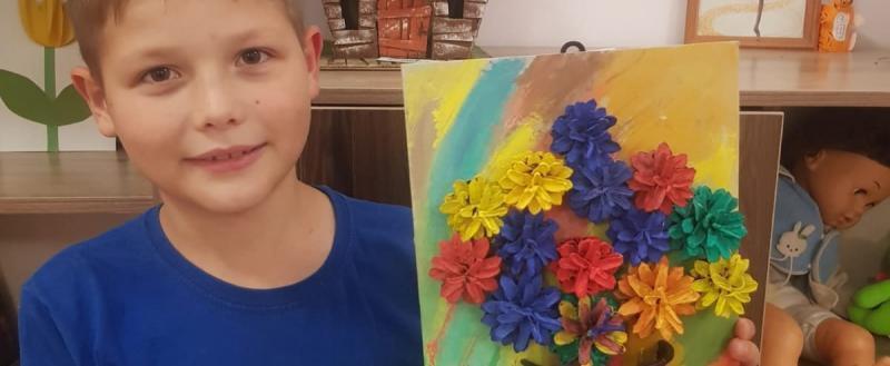  «По-осеннему красиво!»: школьник из Саткинского района удивил жюри всероссийского конкурса оригинальной поделкой 