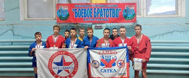 «Плюс 7 медалей!»: самбисты Саткинского района завоевали награды на первенстве в Миассе 