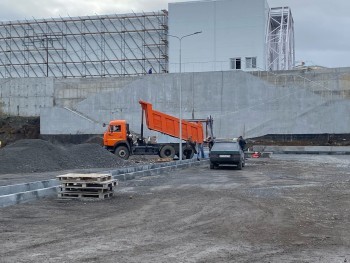 «Продолжаем отслеживать ход строительства»: у будущего ФОКа в Сатке уже скоро появится парковка 