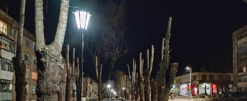 «Улица красивых фонарей»: в Бакале продолжается благоустройство общественного пространства  