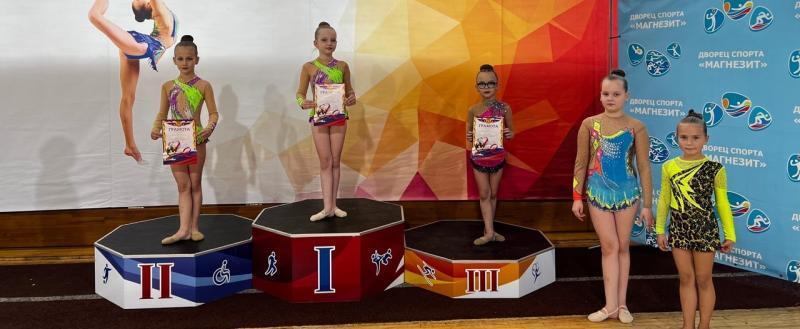 «Шаги к успеху»: юные гимнастки из Сатки открыли спортивный сезон соревновательным праздником 
