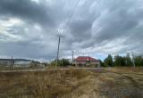 Жители посёлка Межевого обеспокоились тем, что на земельном участке жилого дома установлена электрическая опора